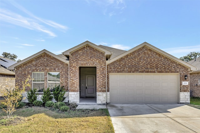 view of front facade featuring a garage