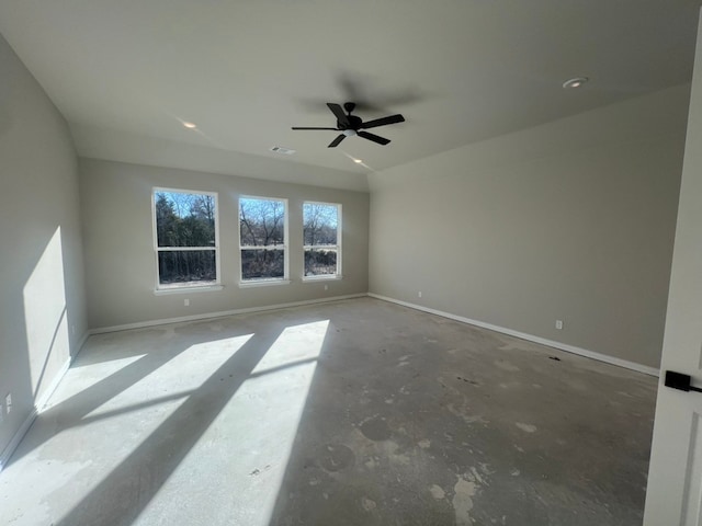 unfurnished room featuring concrete floors and ceiling fan