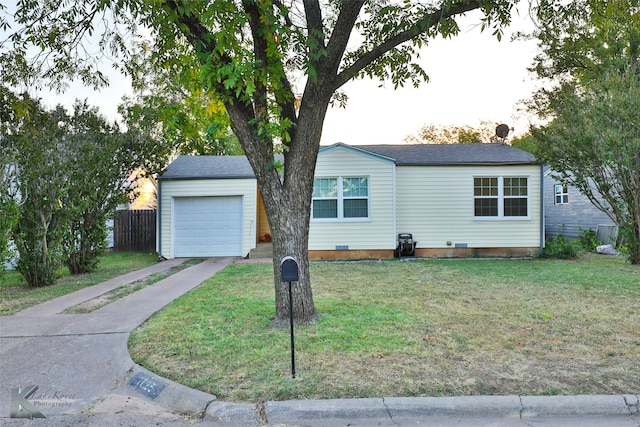 single story home with a front yard