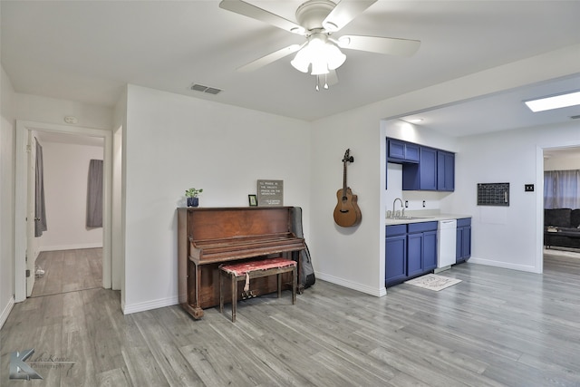 misc room featuring light hardwood / wood-style floors, sink, and ceiling fan