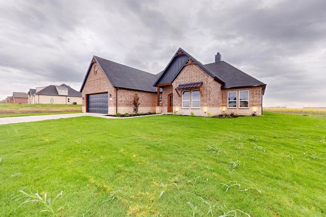 view of front facade featuring a garage and a front lawn