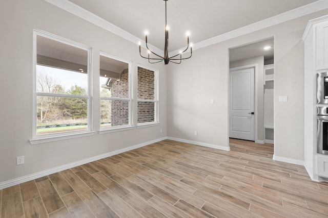 unfurnished room with crown molding, a notable chandelier, baseboards, and wood tiled floor