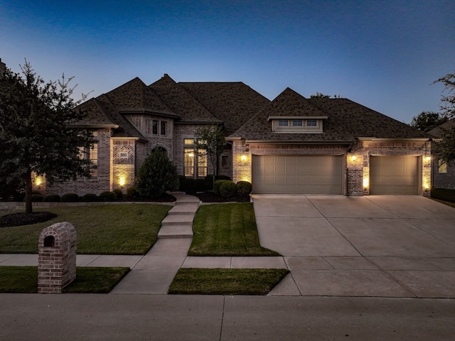 view of front of home featuring a yard and a garage