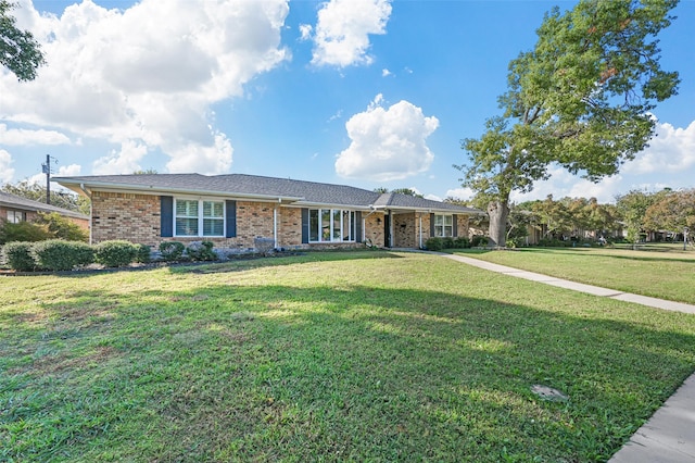 single story home with a front yard