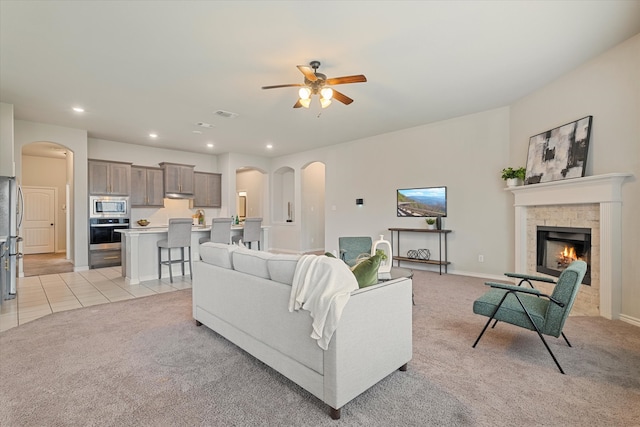 carpeted living room featuring ceiling fan