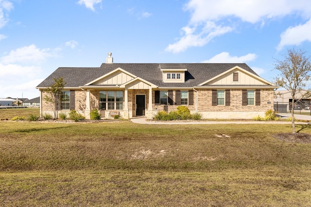 craftsman inspired home with a front yard