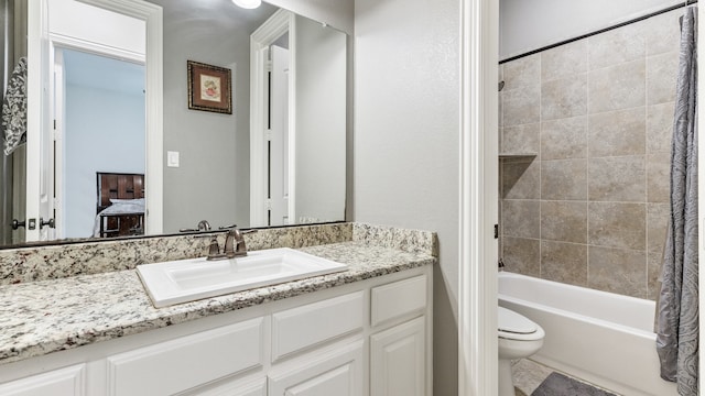 full bathroom featuring shower / tub combo with curtain, vanity, and toilet