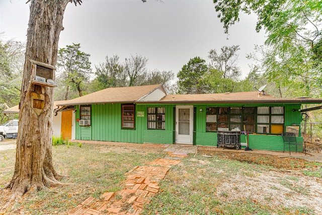 ranch-style home with covered porch