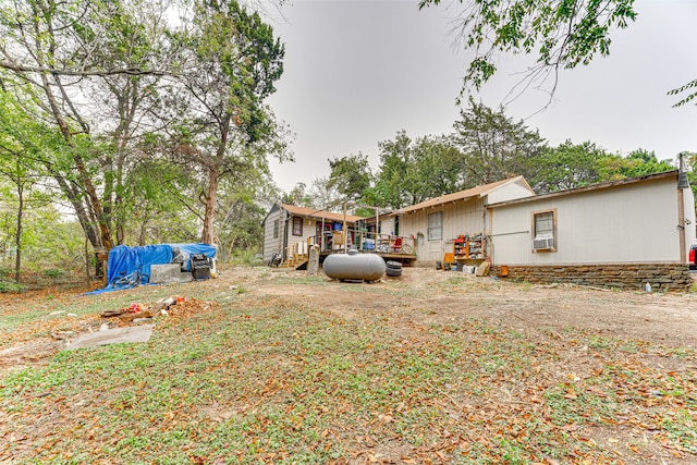 view of yard featuring cooling unit