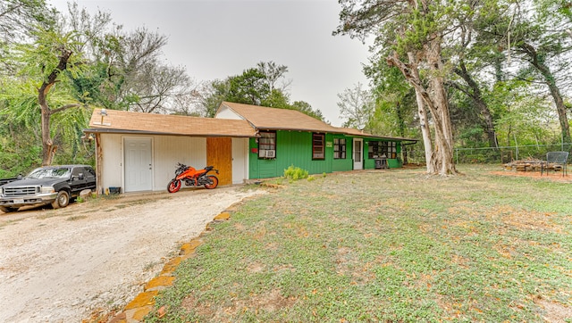 ranch-style house with a front yard