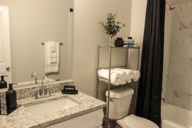 3910 Copeland St, Dallas, TX 75210 - bathroom featuring vanity and shower / bath combo