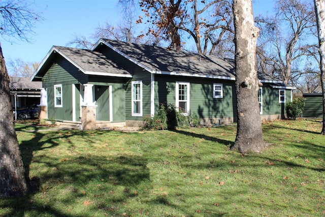 view of front of home with a front yard