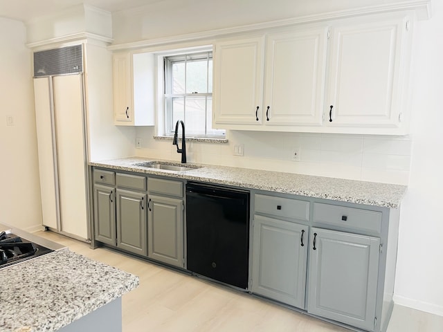 kitchen with gray cabinetry, tasteful backsplash, black appliances, sink, and light hardwood / wood-style flooring