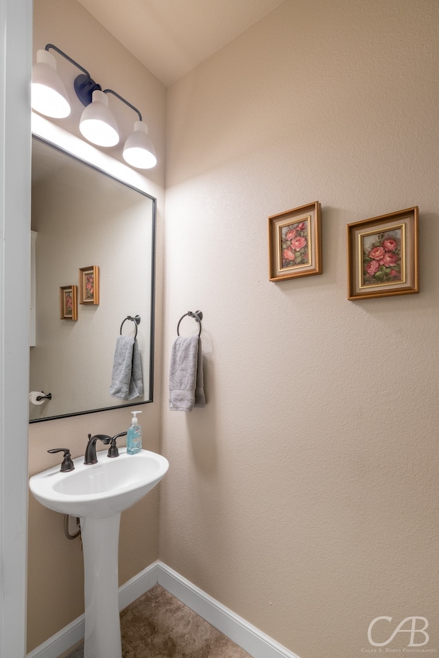 bathroom featuring sink