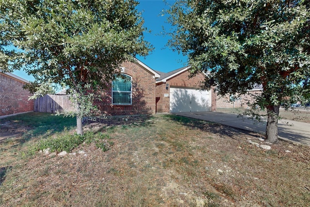 view of front of property featuring a front lawn and a garage