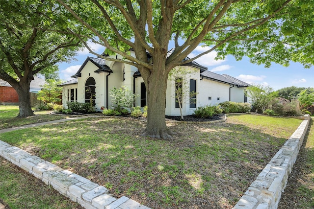 view of front of house with a front yard