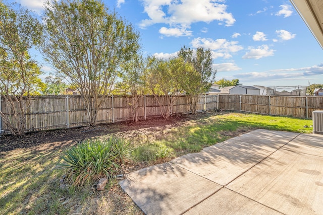 view of yard featuring a patio