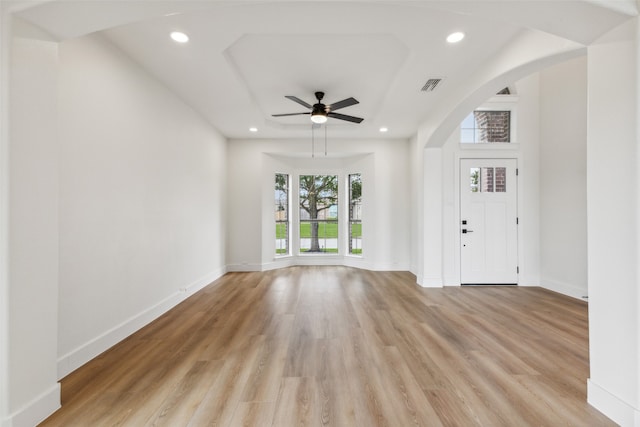 foyer entrance featuring light hardwood / wood-style floors and ceiling fan