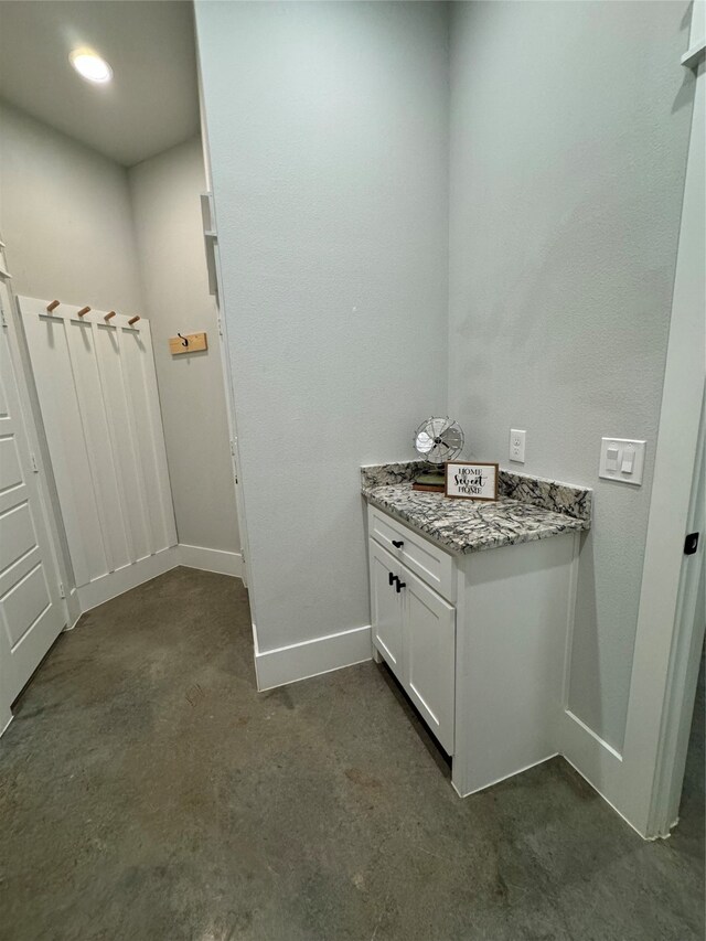 bathroom featuring concrete flooring