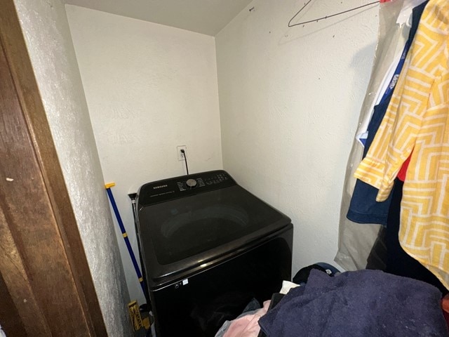 clothes washing area with washer / dryer