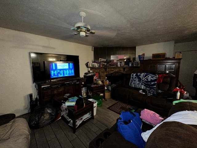 living room featuring a textured ceiling and ceiling fan