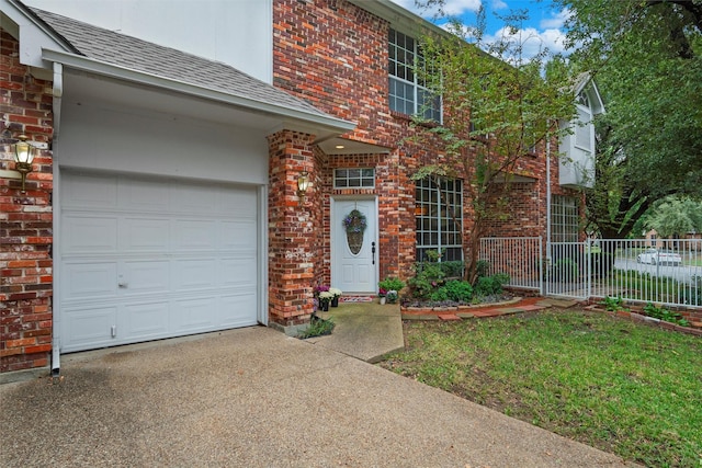 view of front facade featuring a garage and a front lawn