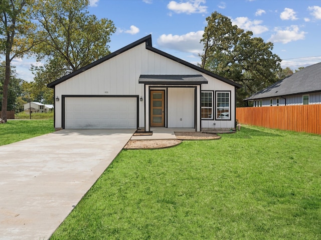 view of front of property featuring a front lawn and a garage