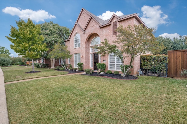 view of front facade with a front lawn