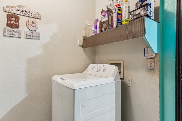 clothes washing area with washer / clothes dryer