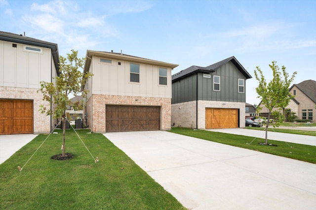 view of front of property featuring central air condition unit, a front lawn, and a garage