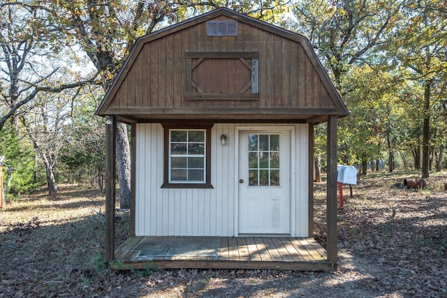 view of outbuilding