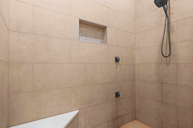 bathroom featuring a tile shower