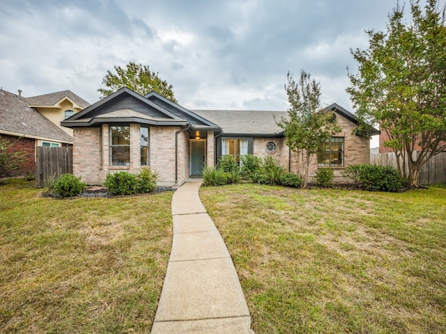 view of front of home featuring a front yard