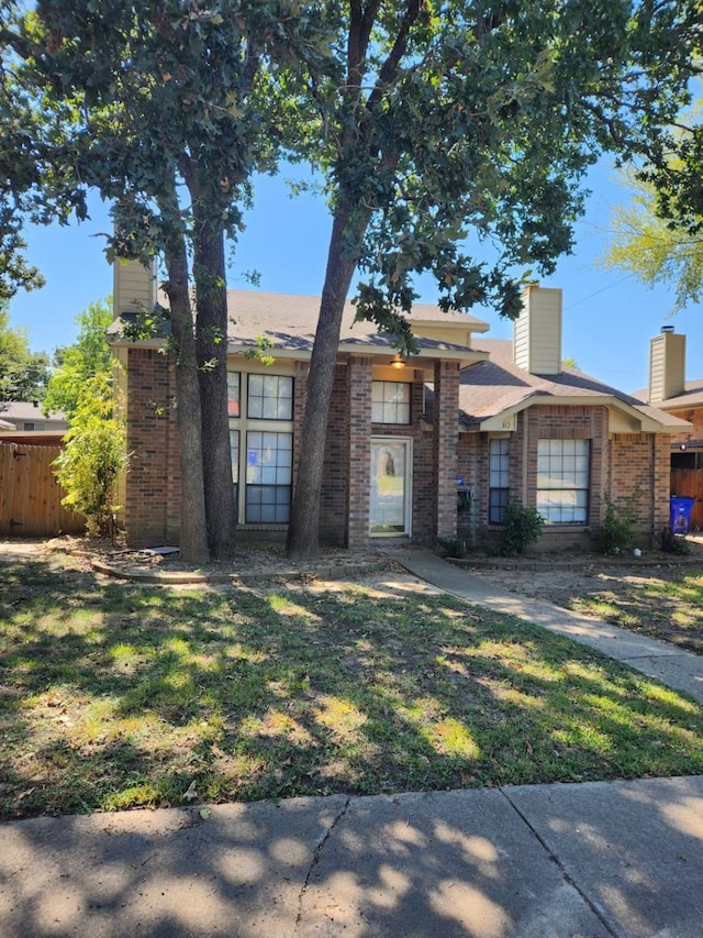 view of front facade with a front lawn