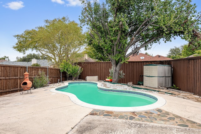 view of swimming pool featuring a patio area