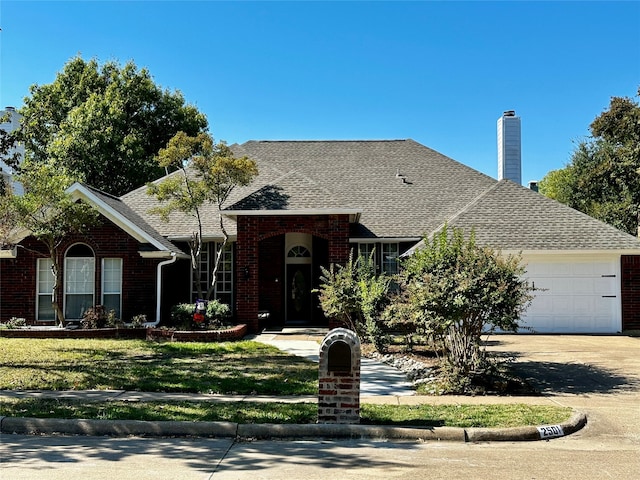 view of front of home featuring a front yard and a garage