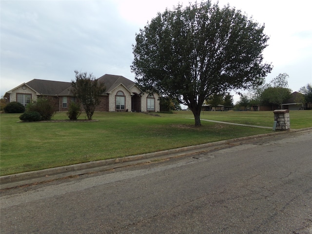 view of front of house with a front lawn