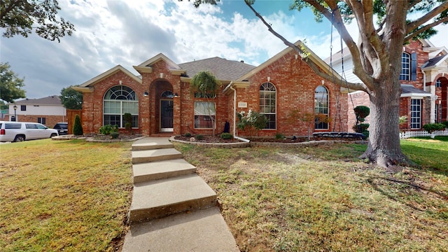 front of property with a front lawn