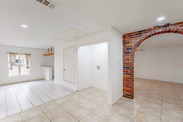 empty room featuring light tile patterned flooring