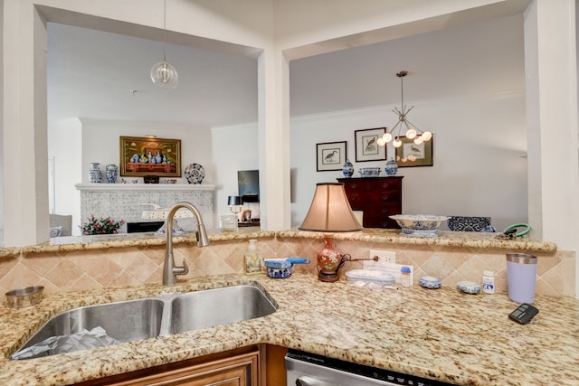 kitchen with hanging light fixtures, sink, an inviting chandelier, and decorative backsplash