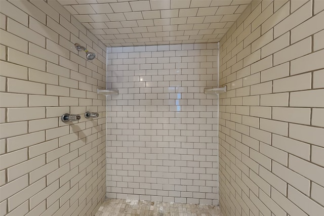 bathroom featuring tiled shower