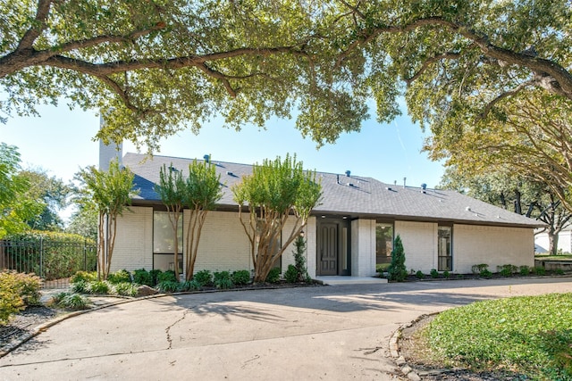 view of front of property