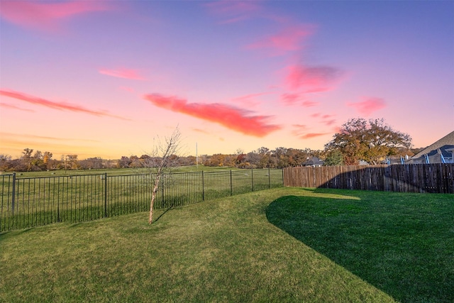 view of yard at dusk