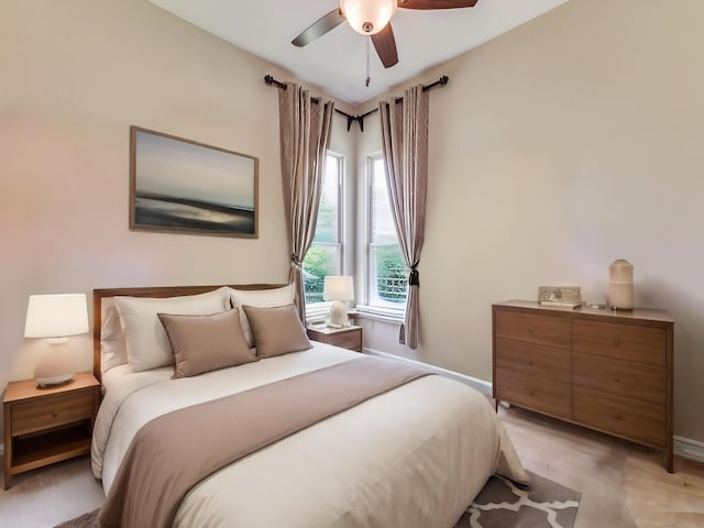 bedroom featuring ceiling fan