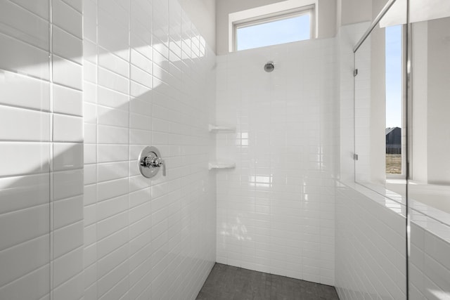 bathroom featuring tiled shower