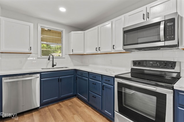 112 Pennsylvania Ave, Shreveport, LA 71105 - kitchen featuring a sink, light wood-style floors, blue cabinets, and stainless steel appliances