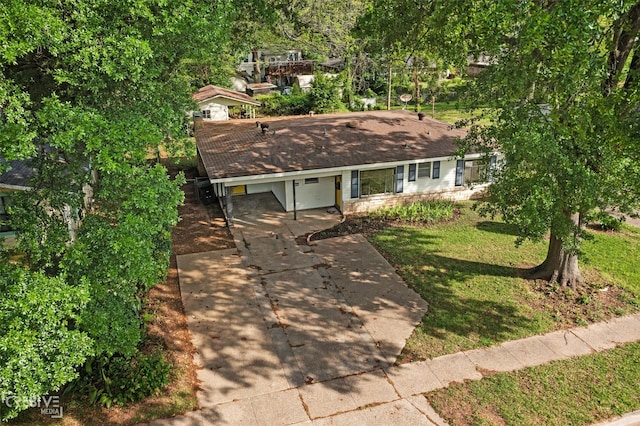 112 Pennsylvania Ave, Shreveport, LA 71105 - view of front of property with concrete driveway and a front yard