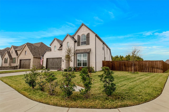 view of front of property featuring a front lawn