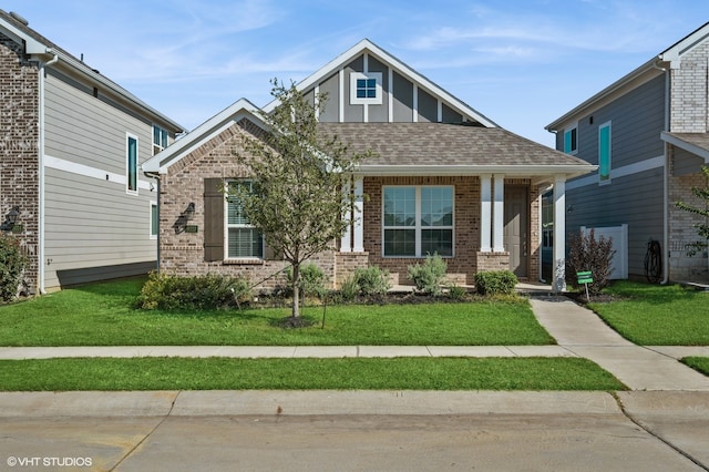 view of front facade featuring a front lawn