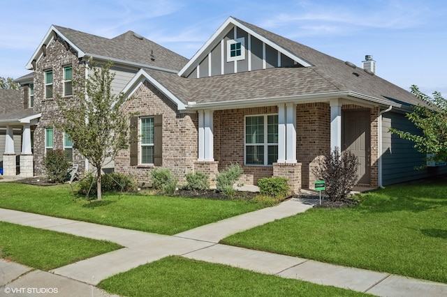 view of front of property featuring a front yard